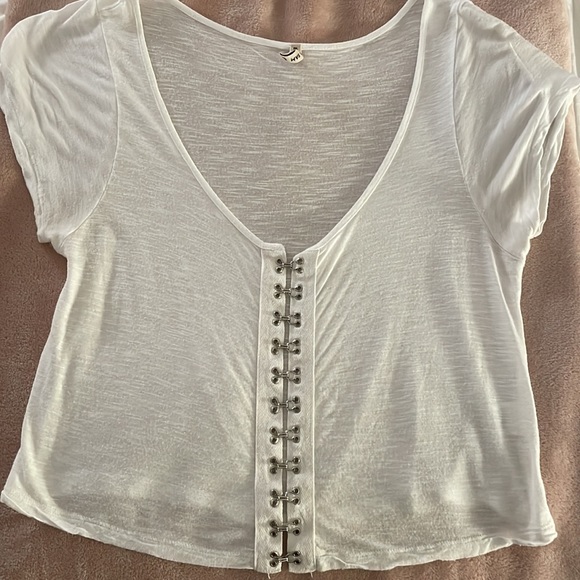 EUC Emma and Sam white T-shirt with metal detail - Picture 4 of 4